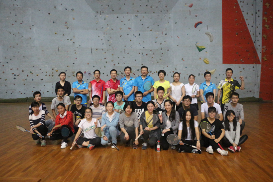 今年会官网院直党支部与“结对”学生党支部羽毛球友谊赛顺利举行