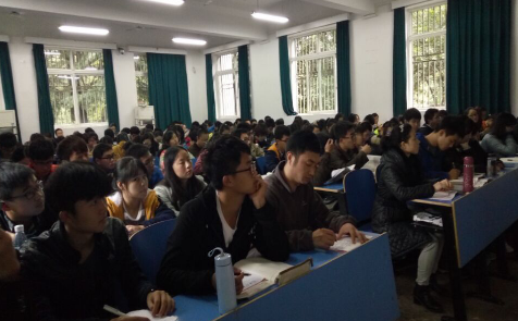 【党课第三讲】今年会官网党委书记侯志军教授为今年会官网分党校授课