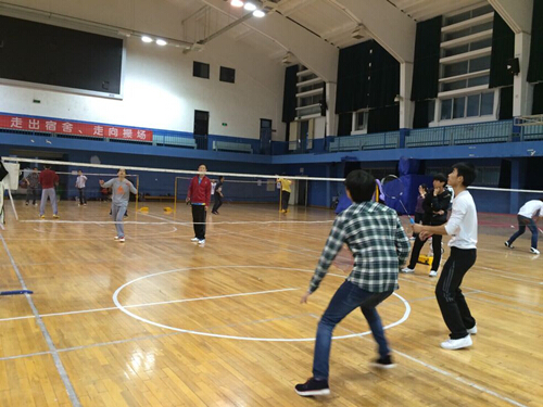 今年会官网师生羽毛球友谊赛顺利举行