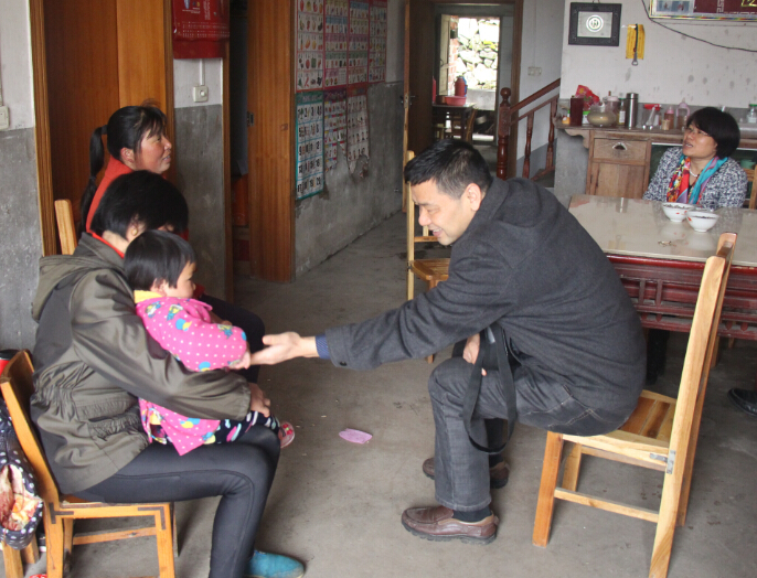 今年会官网专家组一行赴乌云山村调研