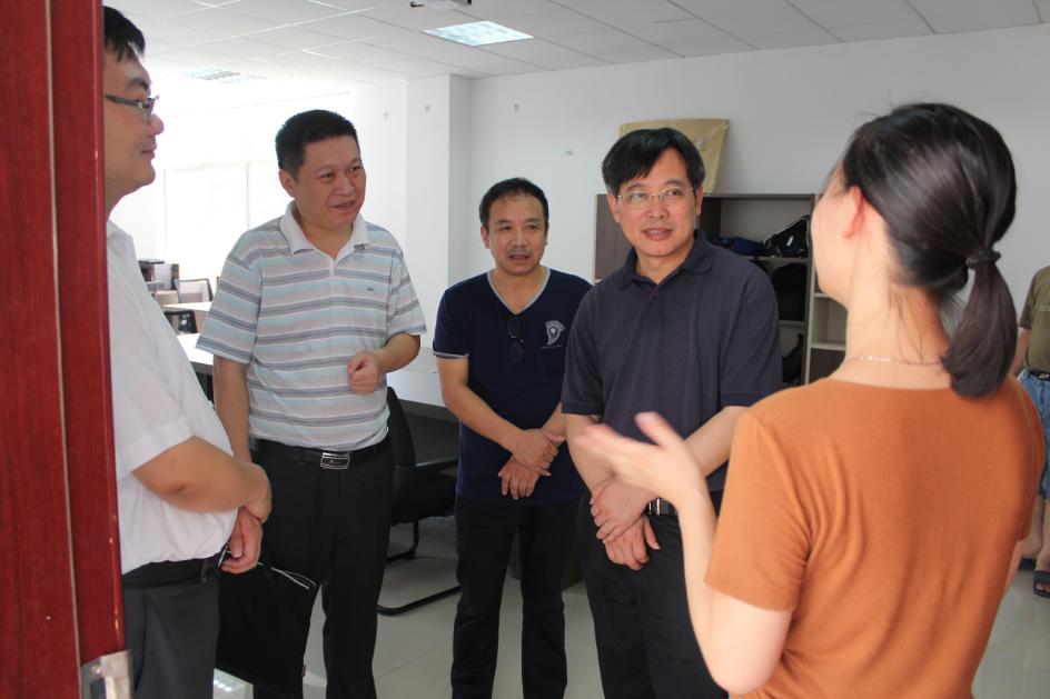 省人社厅副厅长董长麒调研今年会官网学生实习实训工作